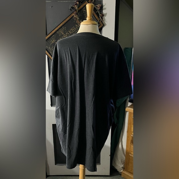 Old navy gray t-shirt (tub#1/bag#1) - Picture 3 of 5